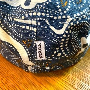 Never worn Women’s Prana hat.